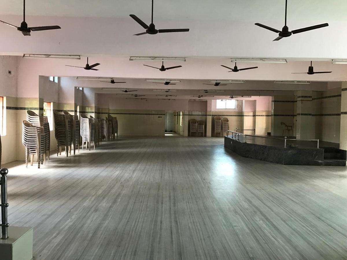Sr Mahal & Lodge Kumbakonam Buitenkant foto